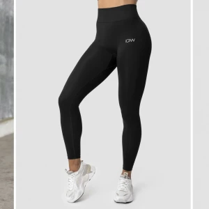 ICANIWILL define seamless tights  - Helt NYA och OANVÄNDA träningstights i modellen define seamless tights i svart från ICANIWILL. Originalpris: 599kr, säljer för 399kr (frakten är inkluderad)