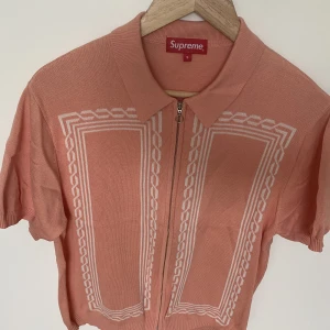 Original Supreme Italian style zipped jersey - Original Supreme Italian style jersey in peach color with silver zip. 50% cotton 50% rayon. I bought it in Tokyo 5 years ago and wear it once. I keep the receipt. 