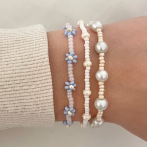 Hannah, Elize & Alice Armband  - Handgjorda pärlarmband, swipa för att se namnen på armbanden + priserna! Köp via Instagram: hn.smycken🧡🧡 