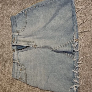 Jeanskjol, 36 - Jättesnygg jeanskjol från bubbelroom, nästan aldrig använd. Strl. 36