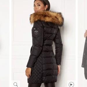 Rock and blue jacka - Säljer min rock and blue jacka i storlek xs. Super fin kvalite dock en liten slitning på armen men som inte syns om man inte kollar noga. Ordninarie pris 4000kr💓pris kan diskuteras vid snabb affär