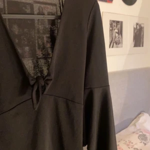 tunn blus - super fin lite tunnare blus med vida ärmar! tröjan är lite svår att visa då den är för liten för mej men kom privat för fler bilder!💞💞Xs men passar nog S också!💕inga defekter!!