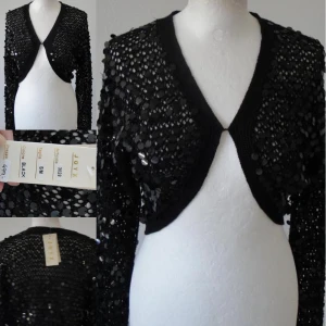 Paljett bolero - Storlek S/M. Oanvänd. Nypris 499 säljer för 260kr. Har ej möjlighet att ta fler bilder. Möts i stockholm eller fraktar 🖤