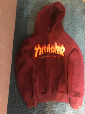 Thrasher hoodi - En nästan helt ny thrasher hoddi. Skick 8/10 används fåtal gånger.