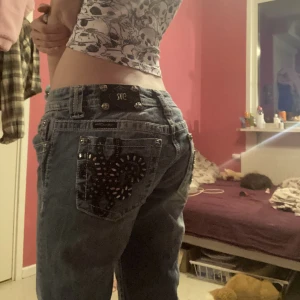 Lågmidjade jeans - Lågmidjade jeans med jätte fina detaljer 💓💓
