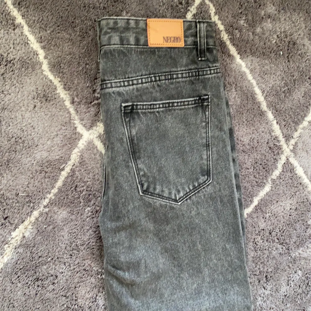 Negro jeans storlek 32 använda fåtal gånger . Jeans & Byxor.