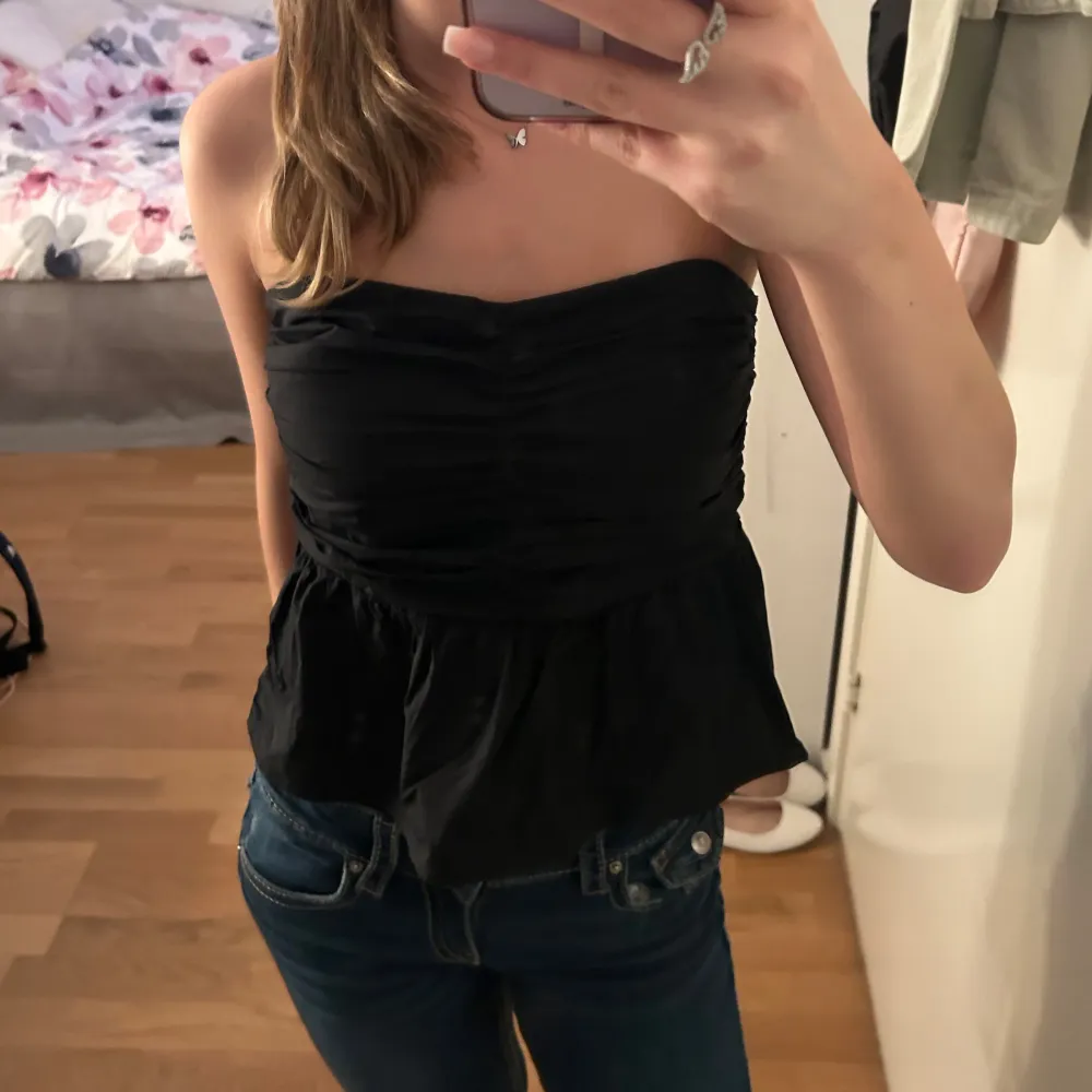 Jätte fin off-shoulder topp från Gina som är för stor för mig.. Toppar.