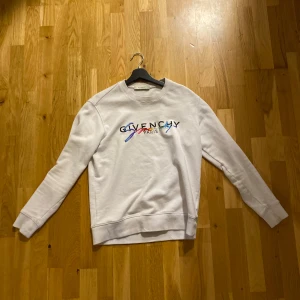 Givenchy sweatshirt  - Som ny använd några få gånger