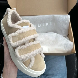 Populära sneakers från Inuikii - Säljer dessa så fina inuikii skor som är helt slutsålda! 😩helt oanvända!💕 färgen sand