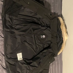 Canada goose jacka model parka för herr  - Jackan är i storlek S, den är äkta som är köpt hos NK i Stockholm för 12400kr, jackan är köpt i början av 2023,jag vill bli av med jackan för att köpa en annan, hör av dig om du behöver mer info om jackan Kvitto finns Pris kan naturligtvis diskuteras