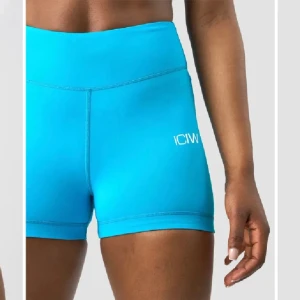 ICIW shorts med scrunch  - Säljer dessa iciw shortsen då jag ej använder dom. Nya kostar 550 och ja säljer de för 400 men kom gärna med prisförslag. Kom privat för flera bilder💕
