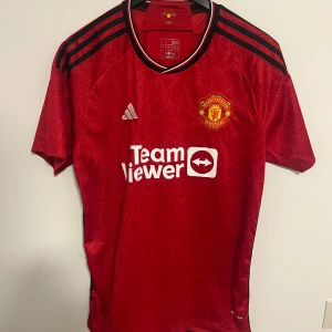 Machester United - Manchester united första ställ  Storlek L Manchester united, man utd, fotbollströja, premier league, 