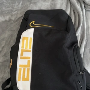 Elite bag - Den är rätt så ny, använt några gånger men fin och ren.