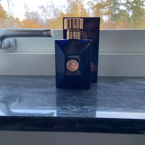 Versace Dylan blue - Det är ungefär 40/50ml kvar Priset är inte helt fast 