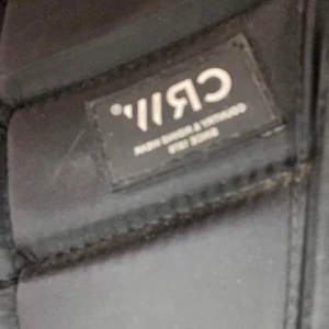 Jettesnygg och bekväm ridväst från crw. - Den är i väldigt gott skick med ksk nån liten fläck som lätt går bort. 