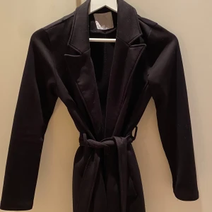 Kappa - En jättefin lång kappa från New yorker i storlek 34❤️