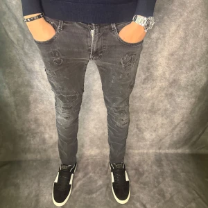 Replay anbass jeans  - // Replay anbass jeans | Storlek W31/L30 | Benlängd: 96cm / Midja: 40cm | Nypris runt 1800kr | Kontakta för fler frågor eller funderingar // Deluxecloset