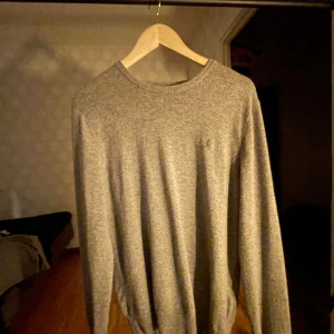 Ralph Lauren Sweatshirt  - Säljer min i princip oanvänd sweatshirt från Polo Ralph Lauren. Inga hål eller slitningar. Nypris 2200kr