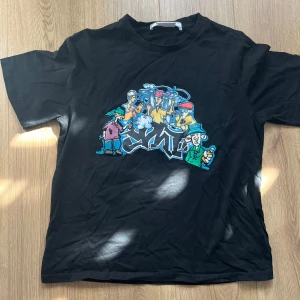 Off white graff T-shirt  - Väldigt bra skick 9/10, pris kan diskuteras. Dm för mer info Storlek m sitter s/m, pris kan diskuteras, snabb affär -> lägre pris!