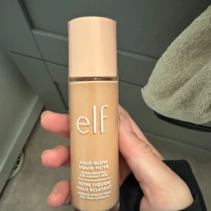 Elf  - Säljer en oöppnad elf halo glow  I shade 3 light/medium  Köpte den i usa 