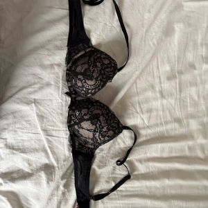 Bh Hunkemöller - En fin bh som inte längre kommer till användning! Använd ett fåtal gånger! Superskön och söt☺️