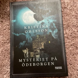 Mysteriet på ödeborgen  - Väldigt bra sick, jättebra bok. Skriv om ni har några frågor 