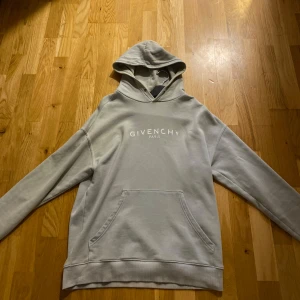 Givenchy hoodie - Bästa på marknaden, knappt använd , S men passar M