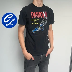 MC2 Saint Barth T-shirt (HELT NY) - MC2 Saint Barth t-shirt | Skick: 10/10 (HELT NY) | Strl S | Pris - 499 | Tags sitter kvar | Fraktar via Postnord eller Instabox på köparens bekostnad | Hör av dig vid minsta fråga eller fundering!