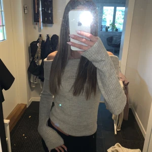 stickad - beige stickad tröjan! i ny skick och super fin och skön🥰