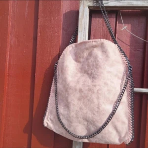 Rosa väska  - Såå cool väska i bra skick!