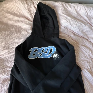 99Based hoodie - 99based hoodie limited edition.  Storlek L  Knappt använd.  Nypris 1200 Pris 600