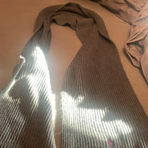 Ralph Lauren halsduk - En halsduk som inte kommit till användning och är perfekt för dig som vill ha en varm halsduk.