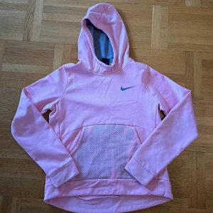 Rosa Nike Hoodie - Rosa Nike Hoodie i storlek XL (barnmodell). Bra skick. 