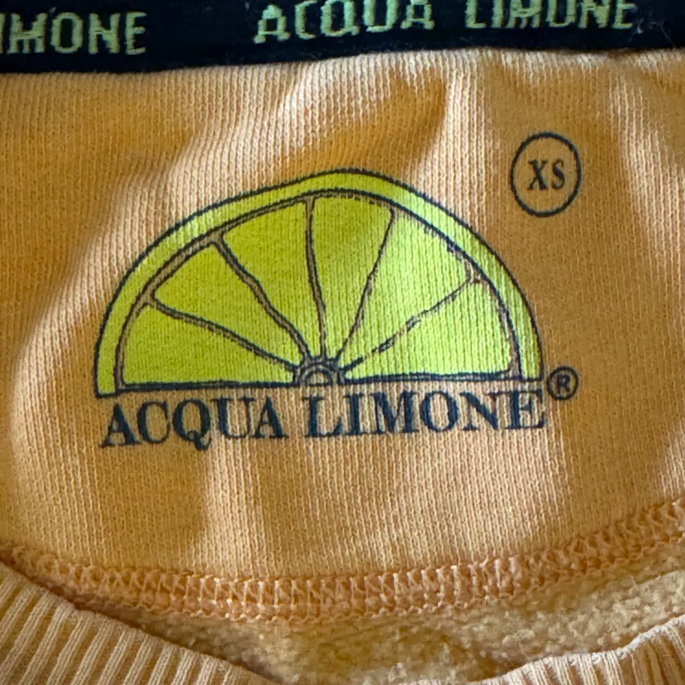 Orange Acqua Limone sweatshirt i storleken Xs. Bra skick.. Hoodies.