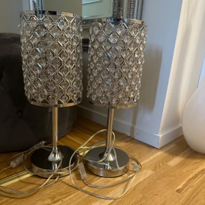 2 st bordslampor - 2 st ORIVA bordslampor i nyskick, köpta för 849 kr/st. Säljes tillsammans för 900 kr.