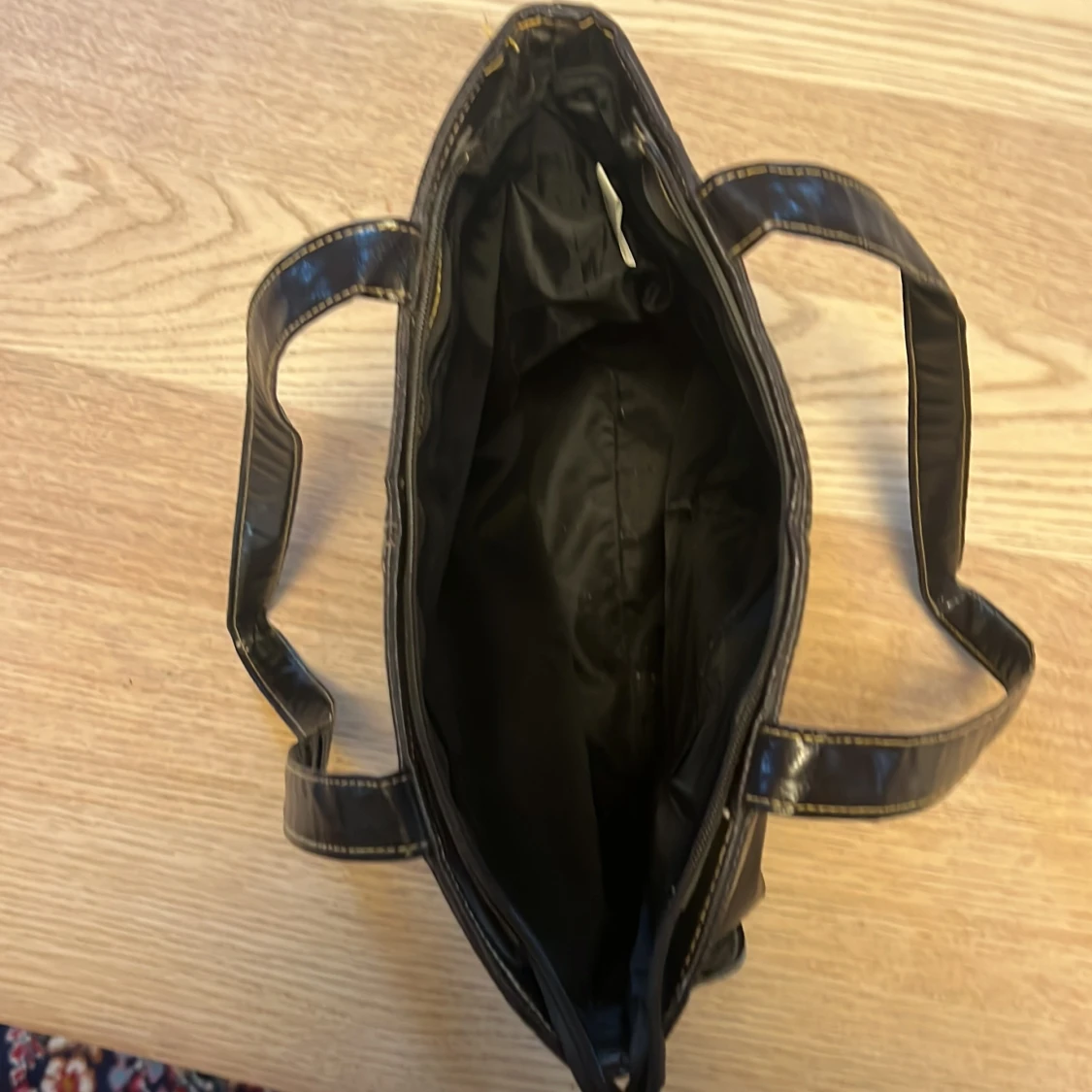 Svart axelväska från LBVYR - 93