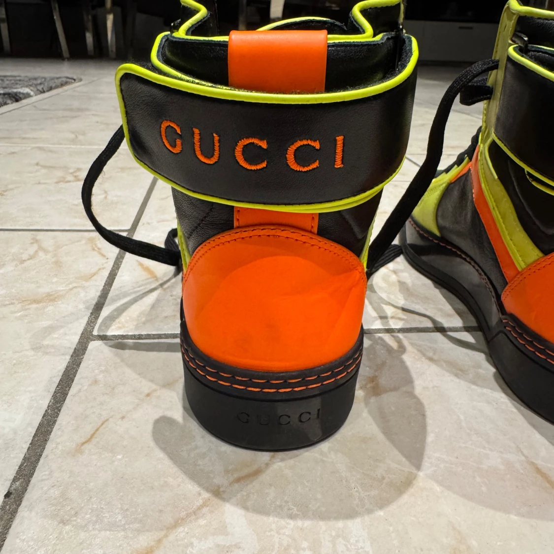 Neon sneakers från Gucci - 90