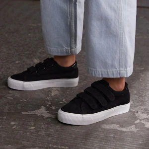 Even and odd sneakers 36 - Populära sneakers från Even and Odd I storlek 36. Endast använda ett fåtal gånger. 
