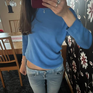 Low waist jeans - Såå snygga ljusblå jeans. Passar mig perfekt som är 170💗💗