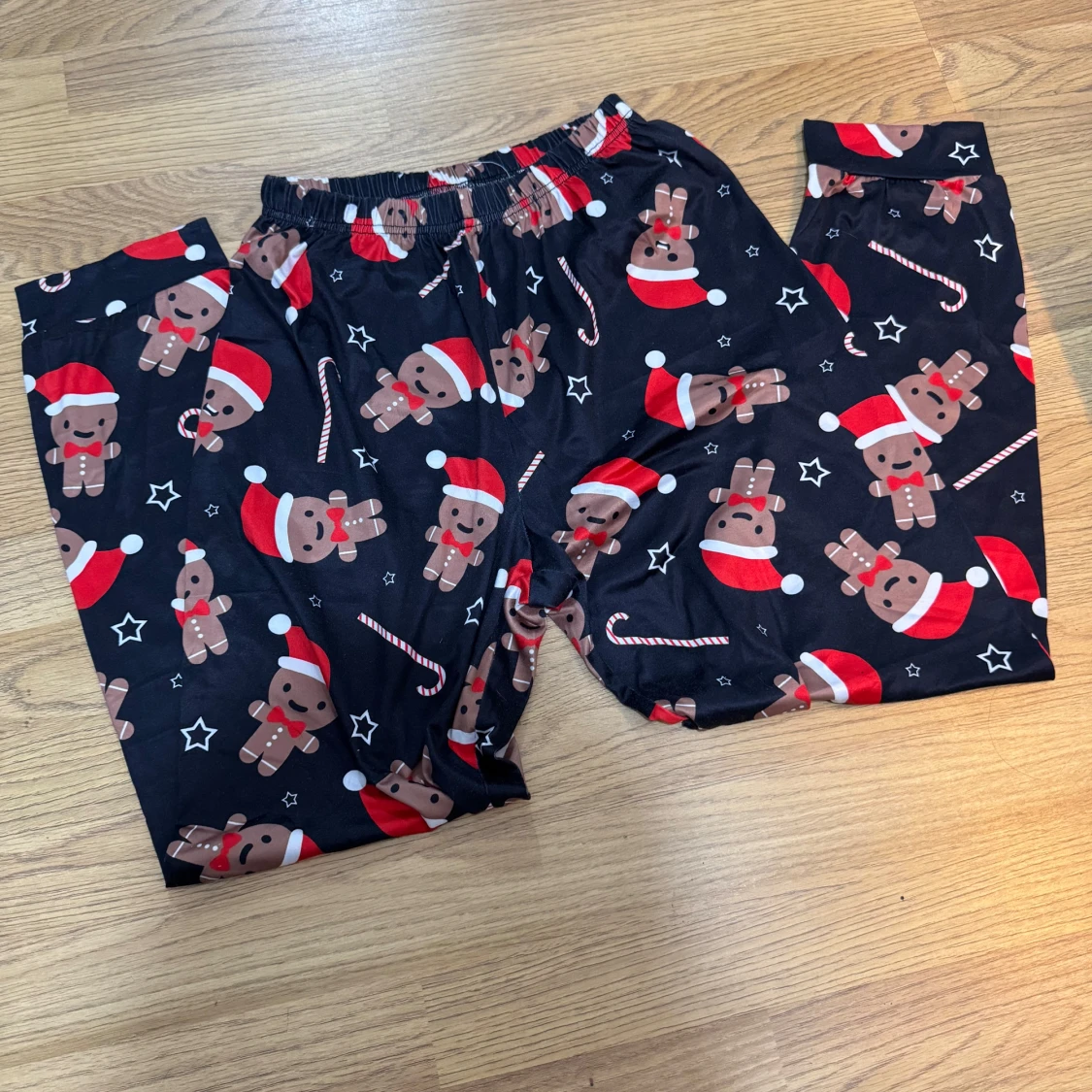 Svart jultröja och byxor med pepparkaksmönster - 91