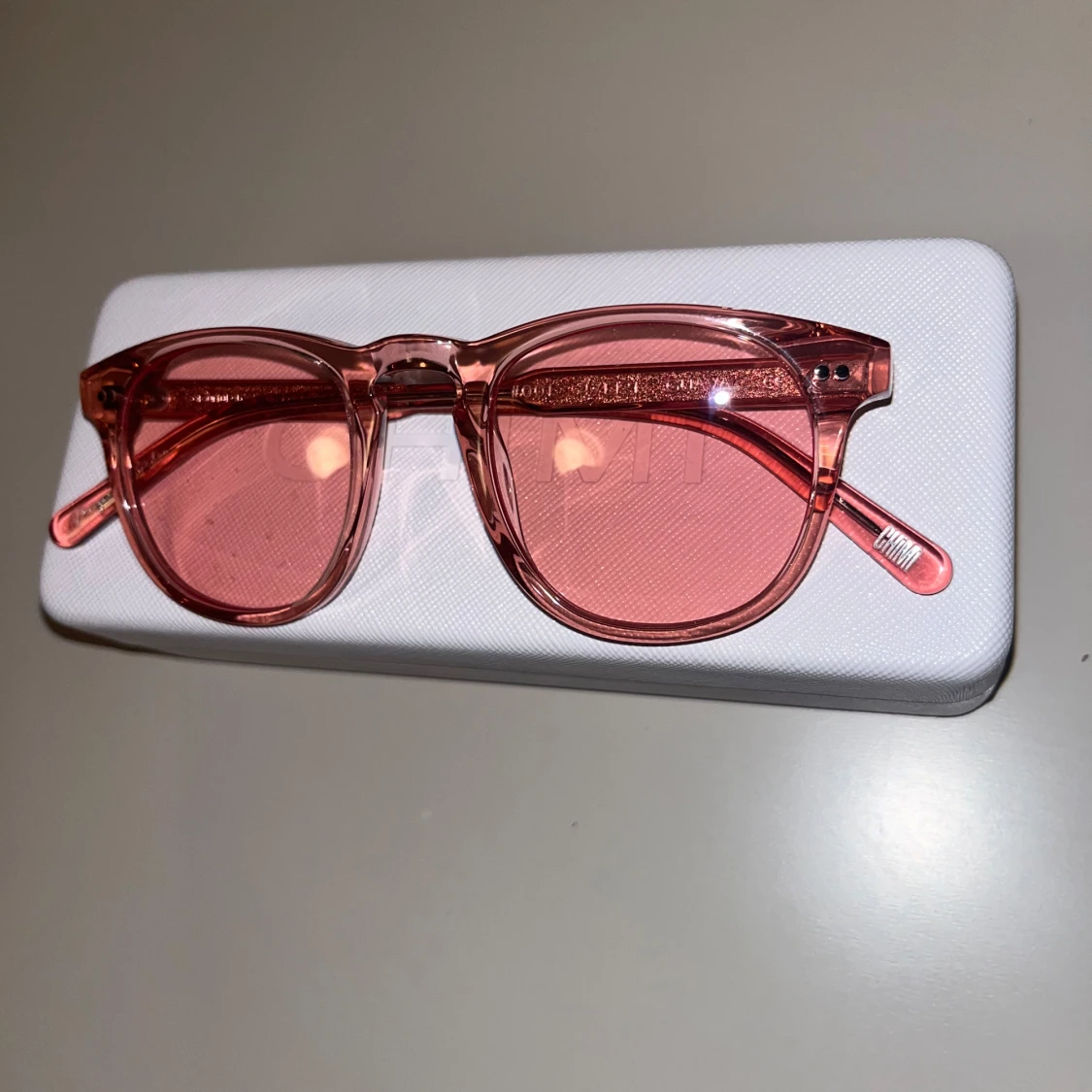 Rosa solglasögon från Chimi - 90