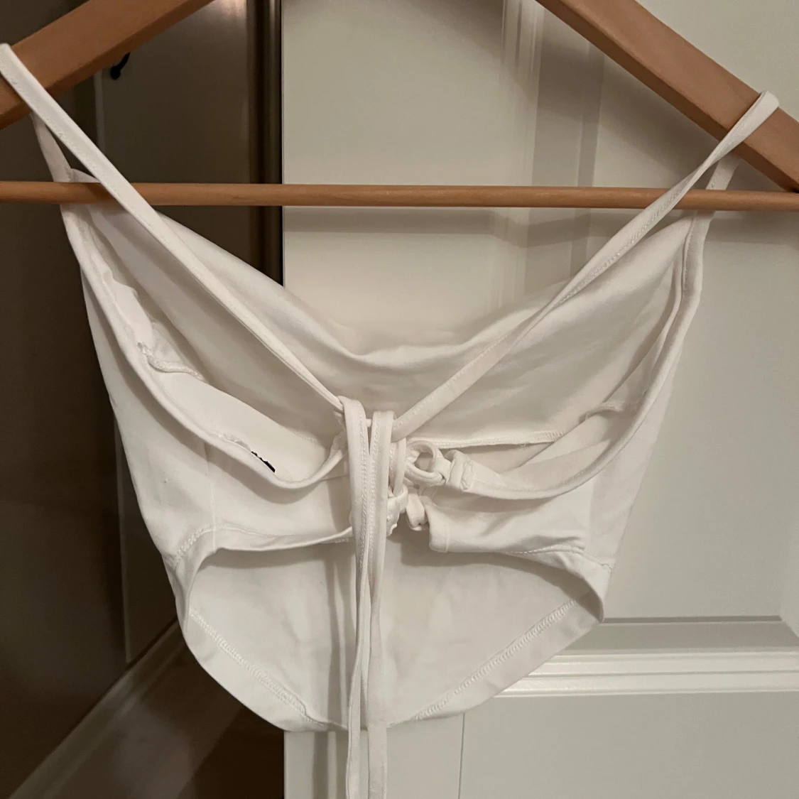 Vit axelbandslös topp - 90