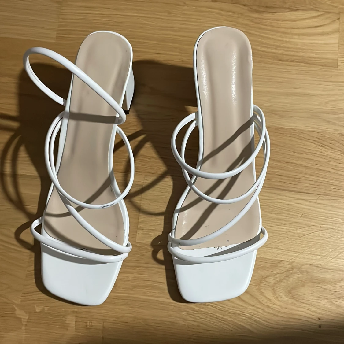 Vita sandaler med klack - 90