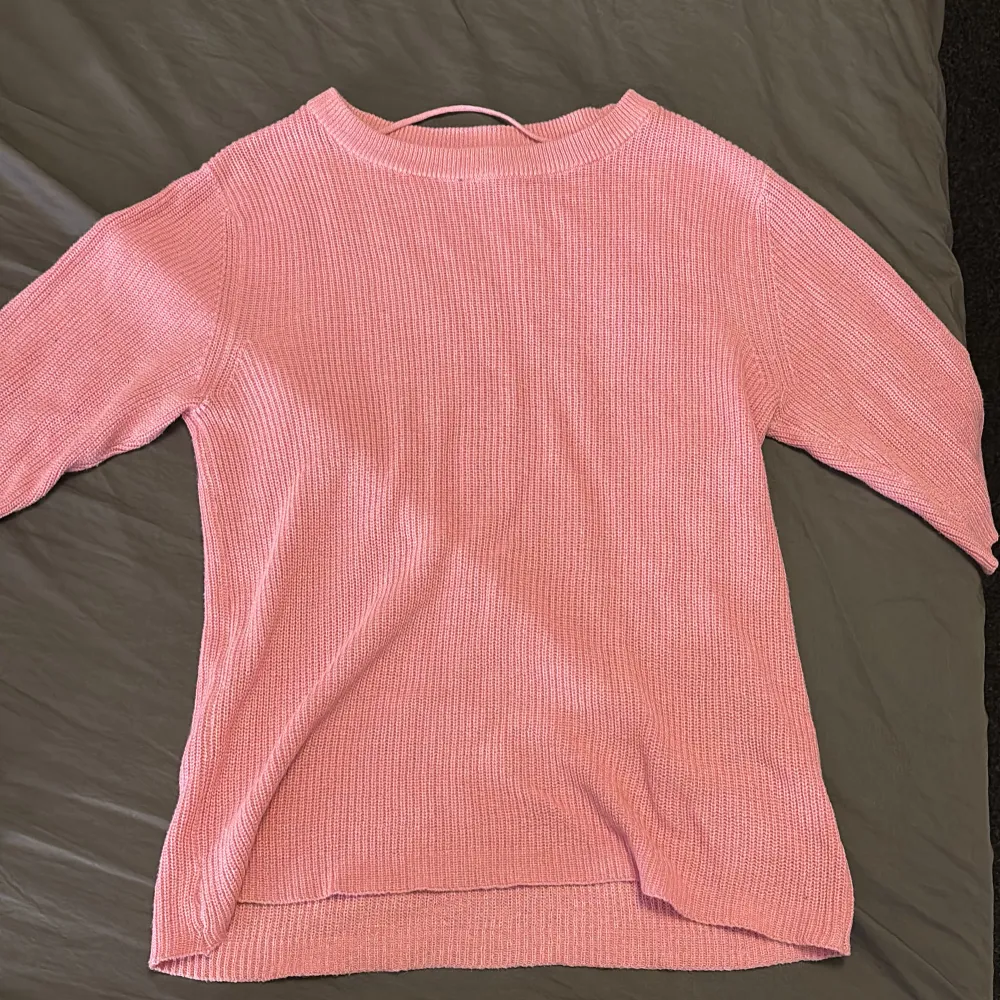 Säljer en söt rosa tröja från Vero Moda. . Neuletakit & Villapaidat.