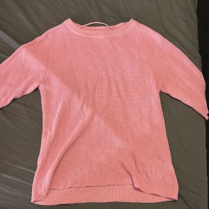 Rosa tröja från Vero Moda - Säljer en söt rosa tröja från Vero Moda. 