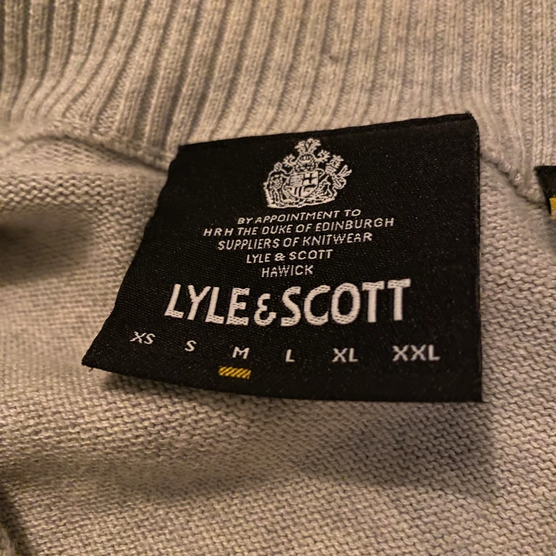Grå zip up från Lyle & Scott - 90