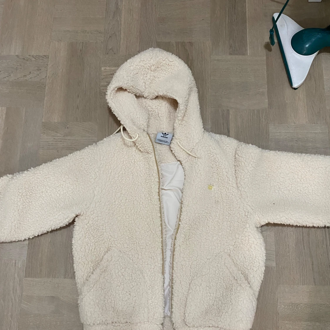 Beige teddyjacka från Adidas - 91