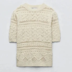 Zara tröja - Säljer denna super söta tröjan ifrån zara i mycket bra skick!💗