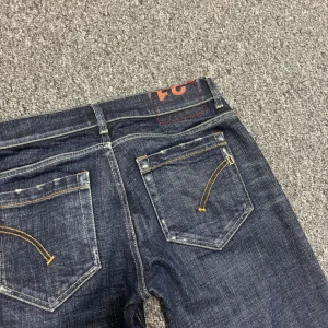 Dondup George - Dondup george jeans, strl 31, skick 9/10, pris 1099kr. Hör av dig vid frågor eller funderingar.