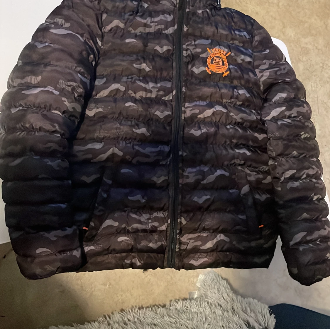 Camouflage pufferjacka från Vinson Polo Club